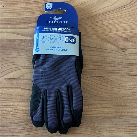 Black and Gray Waterproof Gloves - Picture 1 of 2